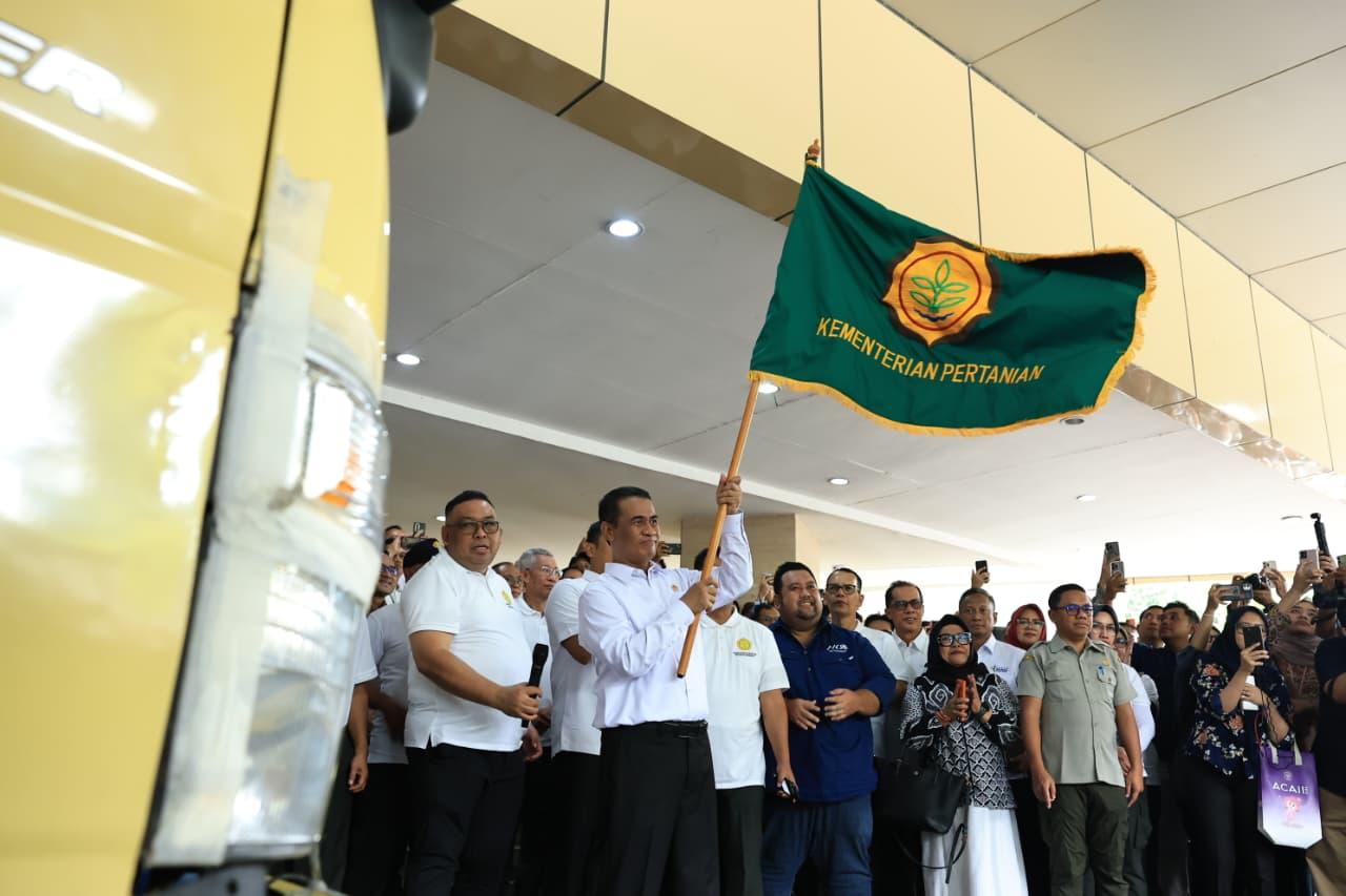 Mentan Amran Kembali Lepas 153 Truk Bantuan Banjir Sumatra