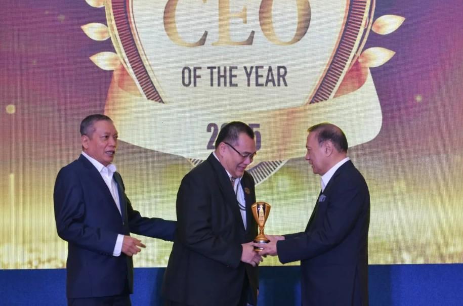 Hexana Tri Sasongko Raih Penghargaan Infobank CEO of The Year 2025 Berkat Transformasi Strategis IFG