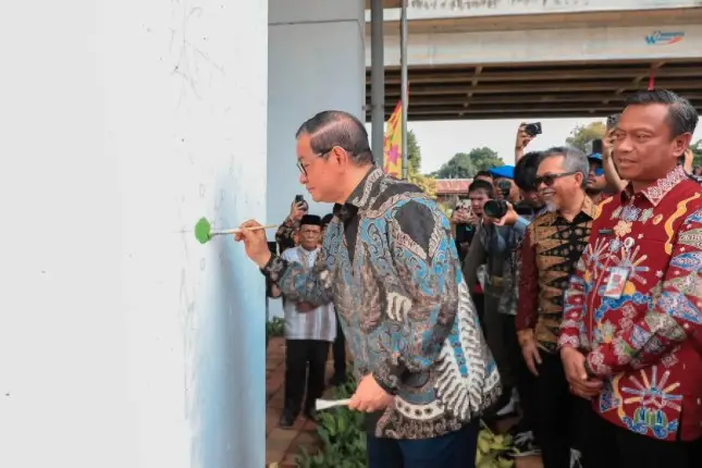 Pramono Anung Dorong Kreativitas Warga lewat Lomba Percantik Tiang di Jakarta Timur sebagai Ruang Ekspresi Terpanjang di Indo