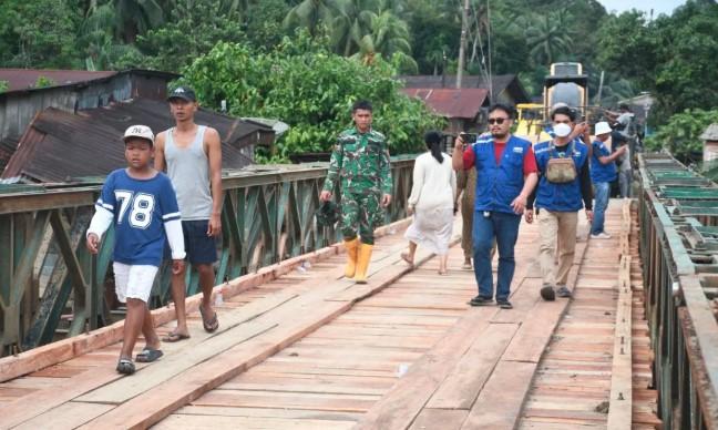 TNI AD Rampungkan Pembangunan Jembatan Darurat Pascabanjir di Tapanuli Tengah