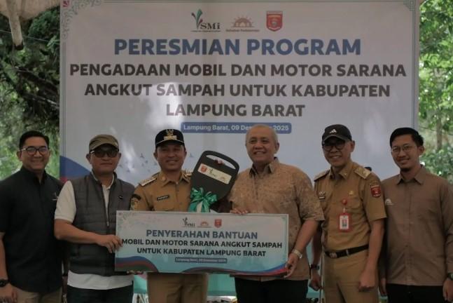 PT SMI Serahkan Armada Pengangkut Sampah ke Lampung Barat, Dorong Kesadaran Kolektif Jaga Lingkungan