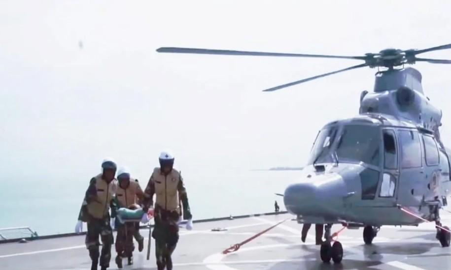 Anak 9 Tahun Patah Kaki Dievakuasi TNI AL dari Lokasi Banjir Bandang Aceh Tamiang