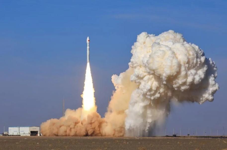 Peluncuran Satelit Arab 813 Jadi Tonggak Baru Kerja Sama Antariksa China dan UEA