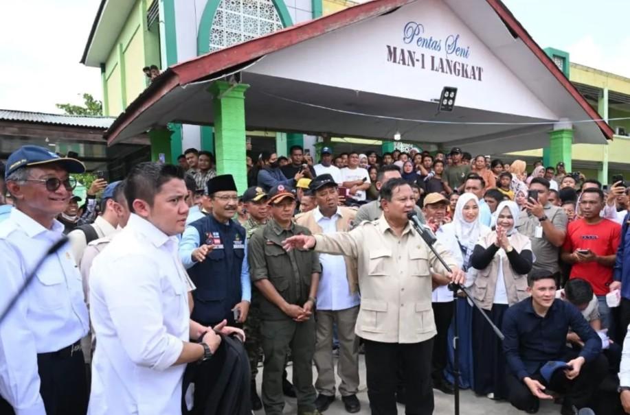 Presiden Prabowo Kunjungi Pengungsi Banjir di Langkat, Tinjau Langsung Kekurangan Logistik dan Infrastruktur