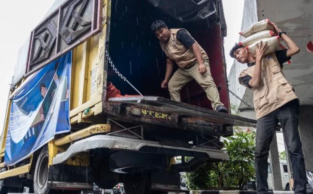 Universitas Andalas Terima Bantuan Sembako dan Pendanaan untuk Mahasiswa Terdampak Bencana Alam