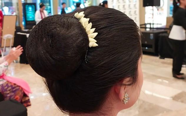 Tutorial Simpel Konde Cepol Khas Betawi, Anggun dan Praktis untuk Aktivitas Sehari-hari