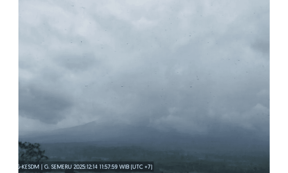 Gunung Semeru Masih Aktif, Terjadi Puluhan Gempa Letusan dan Embusan, Warga Diminta Waspada