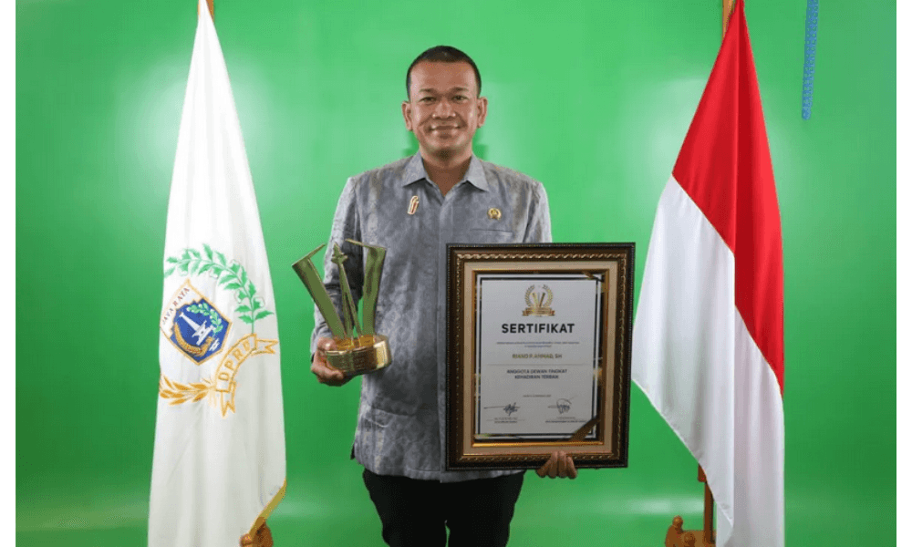 Riano P Ahmad Raih Penghargaan Kehadiran Terbaik di BK Award 2025 DPRD DKI Jakarta