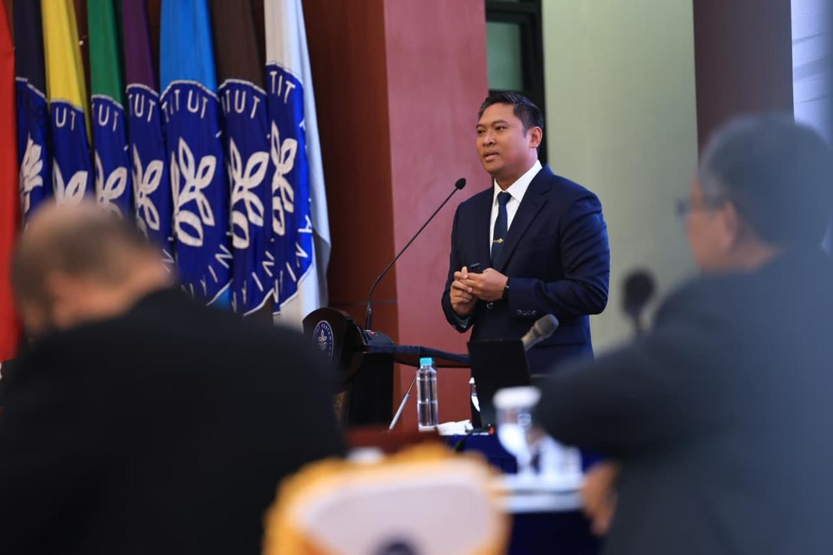 Raih Gelar Doktor, Wamentan Sudaryono: Holdingisasi BUMN Jalan Strategis Negara Bangkitkan Ekonomi dan Pangan Indonesia