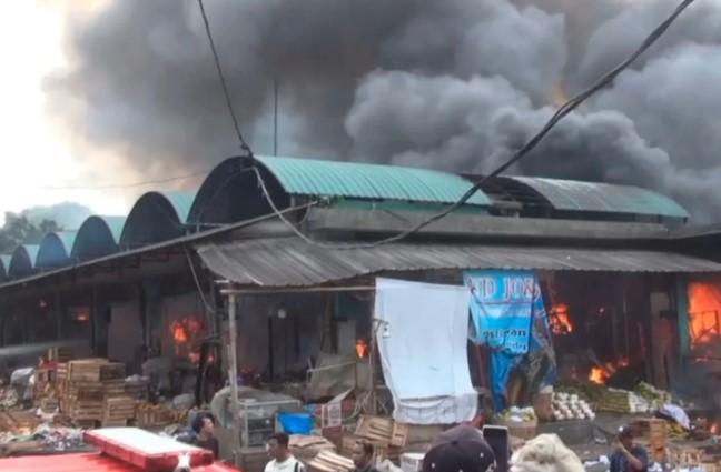 Kebakaran Pasar Induk Kramat Jati Diduga Akibat Korsleting Listrik Toko Plastik