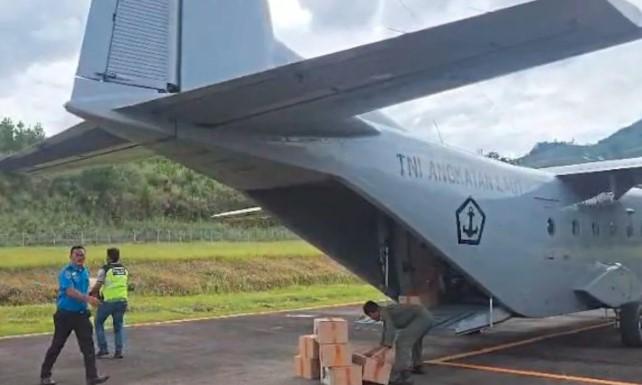 TNI AL Distribusikan Logistik Bencana ke Wilayah Terpencil Aceh dan Sumatera via Jalur Udara