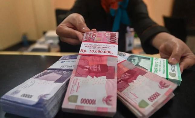 Rupiah Menguat Tipis pada Pembukaan Perdagangan di Jakarta Senin Pagi