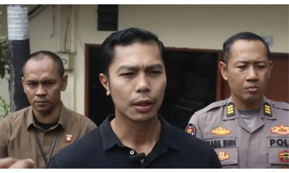 Dua Debt Collector Aniaya Warga Depok di Jalan Juanda, Mobil Korban Dirusak dan STNK Dirampas