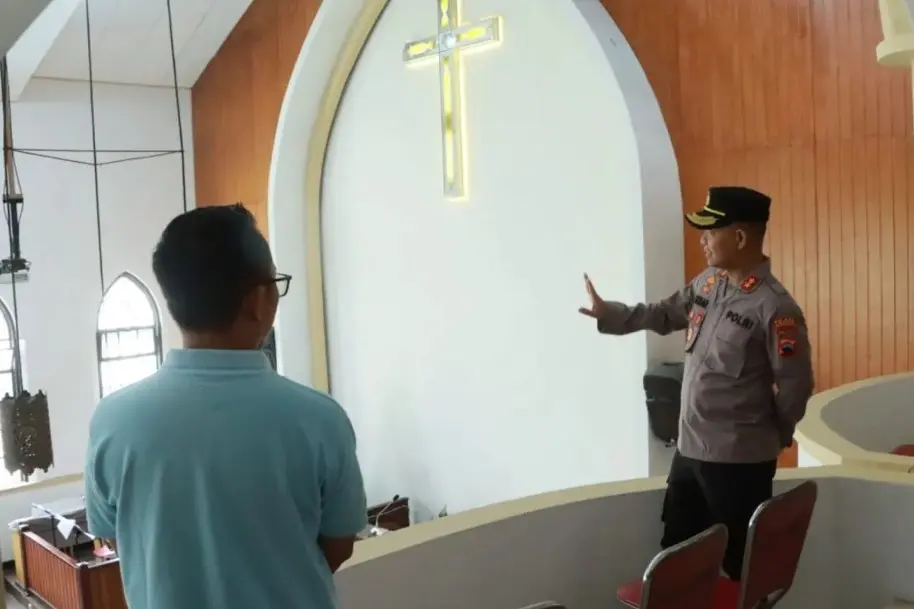 Kapolres Wonosobo Tinjau Sejumlah Gereja Jelang Natal, Pastikan Kesiapan Pengamanan Operasi Lilin Candi 2025