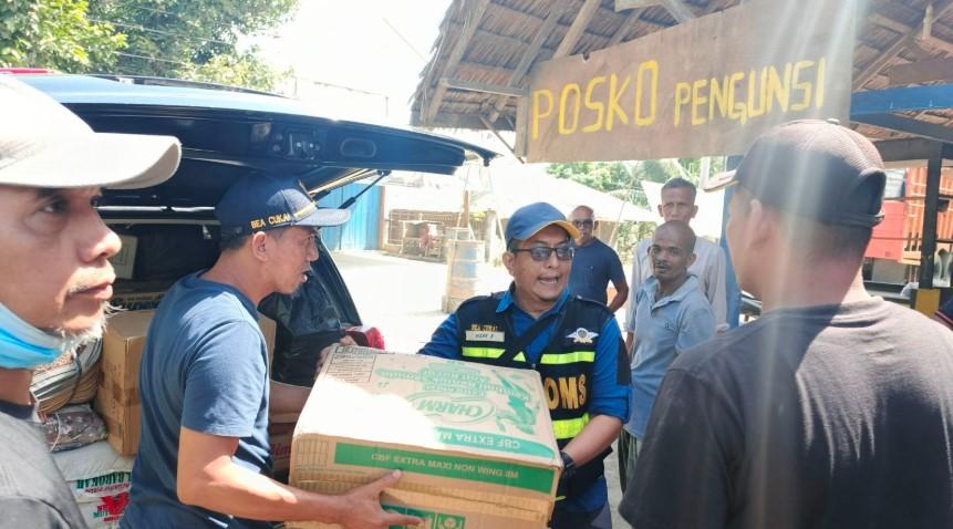 Kemenkeu Peduli Bea Cukai Lhokseumawe Salurkan Bantuan untuk Warga Terdampak Banjir Bandang di Gampong Teungoh