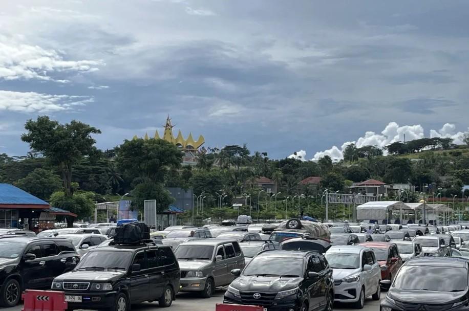 Antisipasi Lonjakan Penumpang, ASDP Siapkan Kantong Parkir dan 51 Kapal di Pelabuhan Bakauheni saat Libur Natal dan Tahun Bar