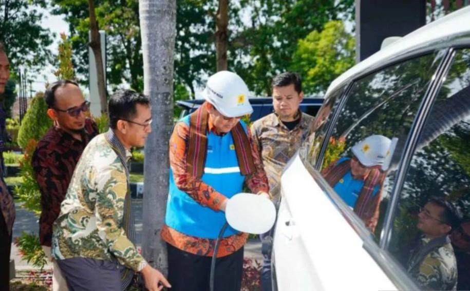 Perkuat Ekosistem Kendaraan Listrik, PLN Resmikan SPKLU Center Perdana di NTB Jelang Libur Natal dan Tahun Baru