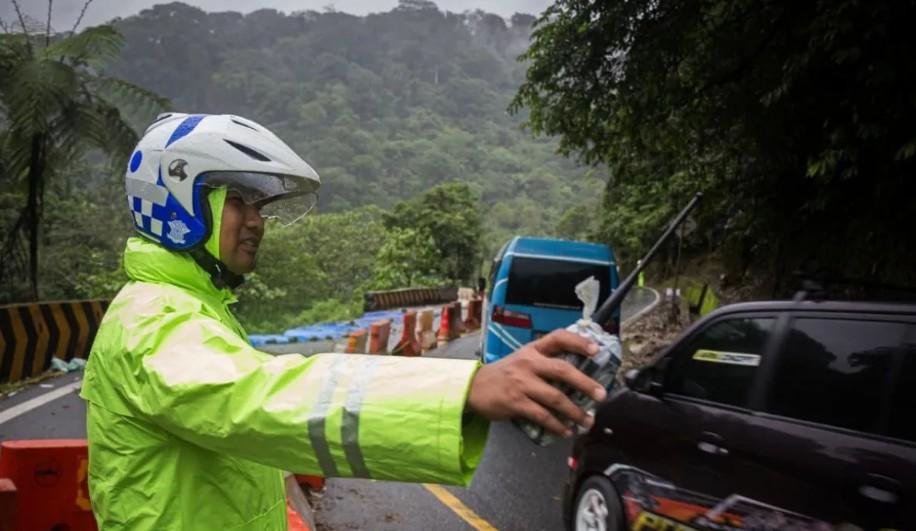 Uji Coba Jalan Lembah Anai Dimulai, Mobil dan Truk BBM Diizinkan Melintas di Jam Tertentu