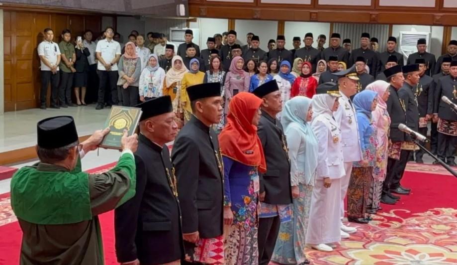 Gubernur DKI Jakarta Lantik 11 Pejabat Baru, Tekankan Meritokrasi dan Integritas