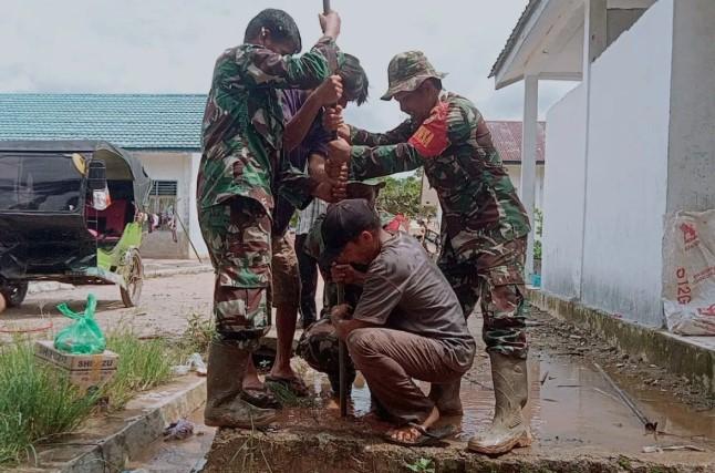 TNI Membangun Sumur Bor untuk Penuhi Kebutuhan Air Bersih Pengungsi Tapanuli Tengah
