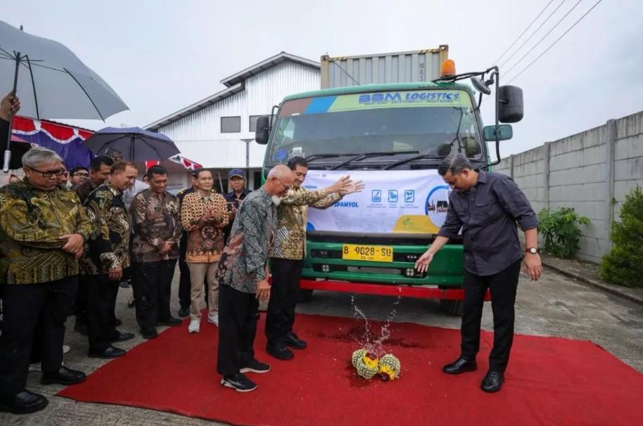 Menteri UMKM Resmikan Rumah Produksi Rotan dan Lepas Ekspor Furnitur ke Spanyol