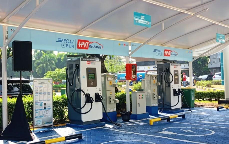 PLN Siapkan SPKLU di Gereja Katedral dan Masjid Istiqlal, Dukung Mobilitas Listrik Jelang Nataru