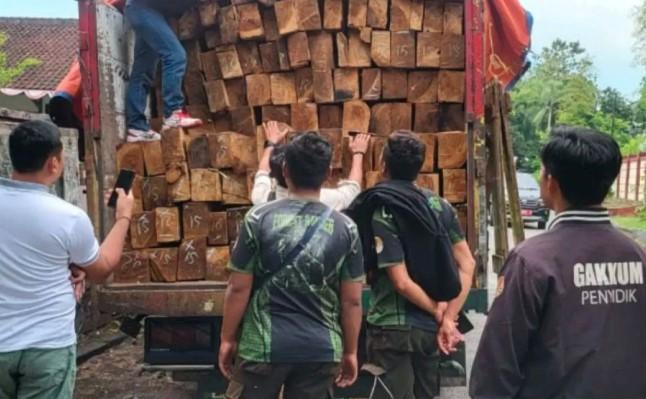 Hutan Sumbawa Terus Menyusut, Bencana Ekologis Kian Mendekat