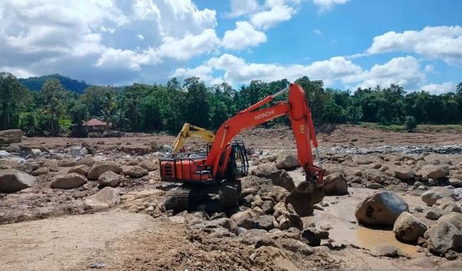 Akses ke Jorong Pinang Balirik Masih Terisolir, BPBD Agam Kerahkan Alat Berat Buka Jalur Longsor
