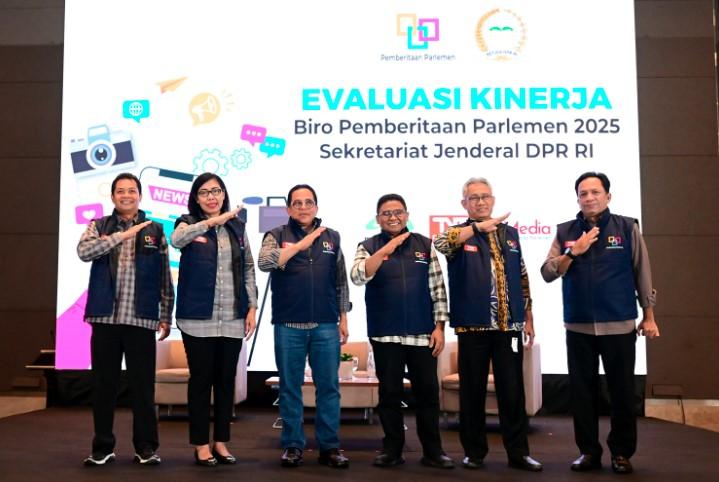 Sekjen DPR Tekankan Evaluasi Kinerja Biro Pemberitaan untuk Perkuat Komunikasi Publik 2026
