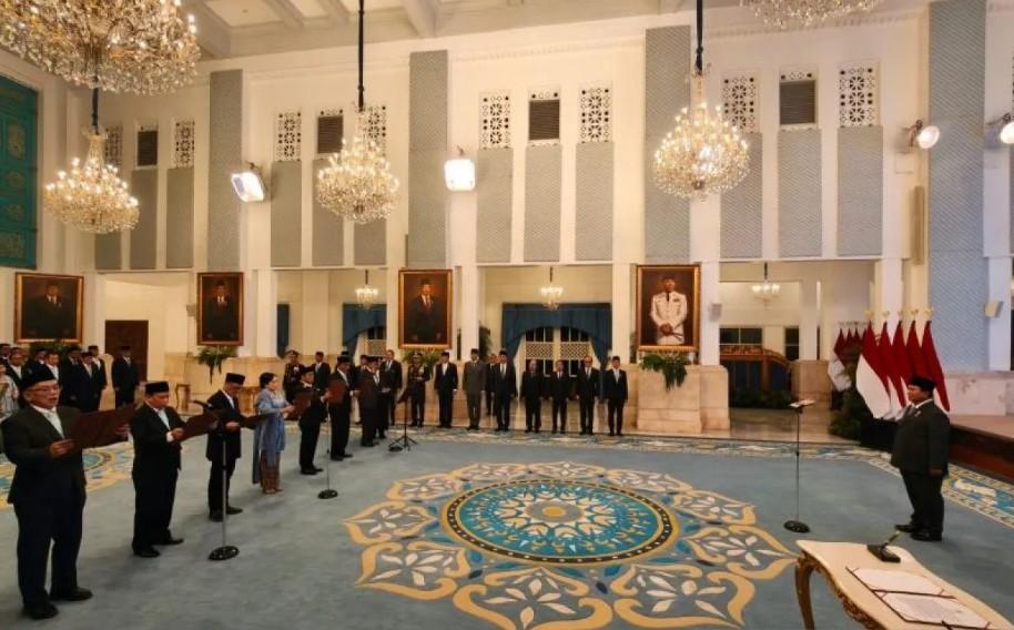 Prabowo Pimpin Pengucapan Sumpah Tujuh Anggota Komisi Yudisial Periode 2025–2030 di Istana Negara