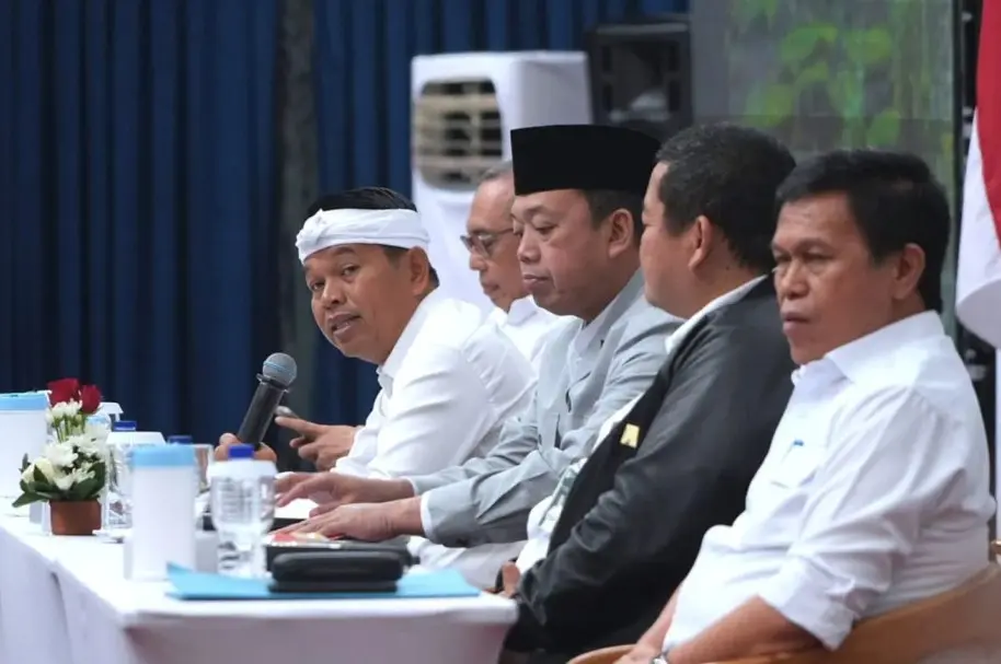 Gubernur Jabar Dedi Mulyadi Siapkan Langkah Radikal: Cabut Sertifikat Bangunan di Sempadan Sungai dan Hapus Hutan Produksi
