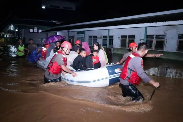 Polda Banten Fokus Bantu Warga Terdampak Banjir Padarincang, 40 Orang Mengungsi di SD Sukamaju