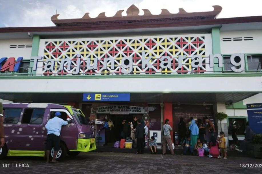 KAI Divre IV Tanjungkarang Siapkan 58.176 Kursi untuk Libur Natal dan Tahun Baru, Tiket Sudah Ludes Terjual
