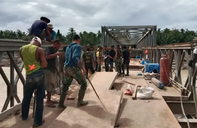 TNI Kebut Pembangunan Tiga Jembatan Darurat di Aceh, Jembatan Teupin Reudeup Hampir Selesai