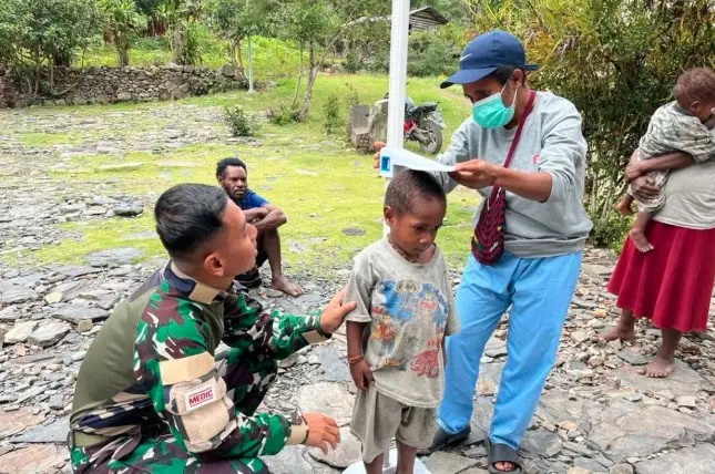 Satgas Yonif 511/DY Perkuat Pelayanan Kesehatan Gratis bagi Warga Distrik Kanggime Papua