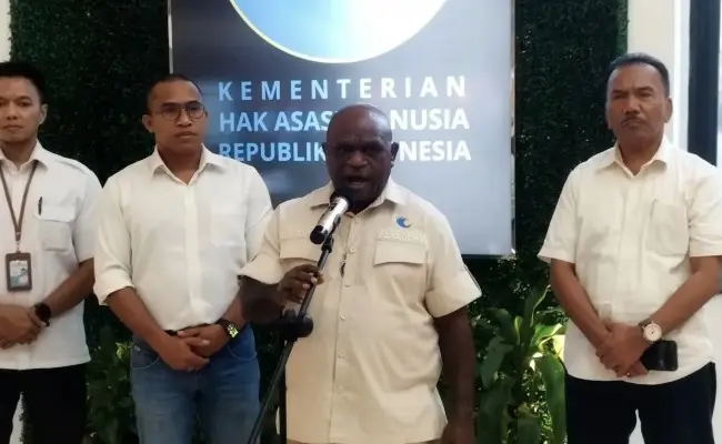Natalius Pigai Tegaskan Tolak Parsel Natal dan Tahun Baru demi Jaga Integritas Pemerintahan
