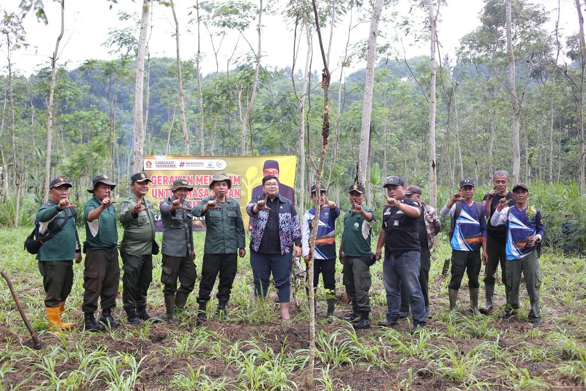 Tanam 888 Bibit Pohon di Lumajang, Kawendra Inisiasi Gerakan Menanam untuk Masa Depan