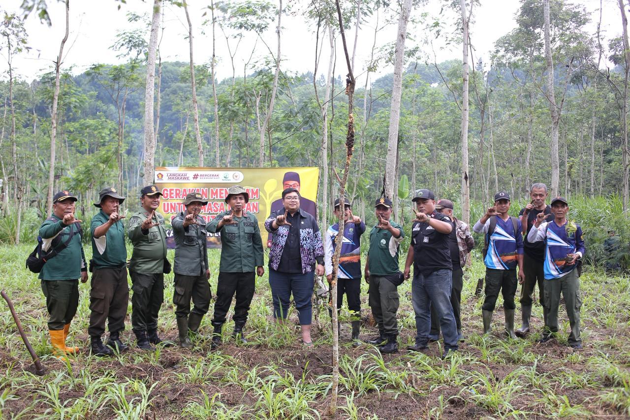 Tanam 888 Bibit Pohon di Lumajang, Kawendra Inisiasi Gerakan Menanam untuk Masa Depan