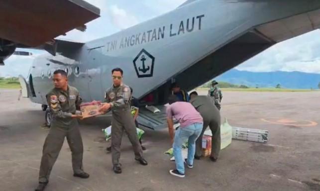 Pesawat Angkut TNI AL Kirim Dua Ton Logistik ke Takengon Aceh Tengah untuk Korban Banjir