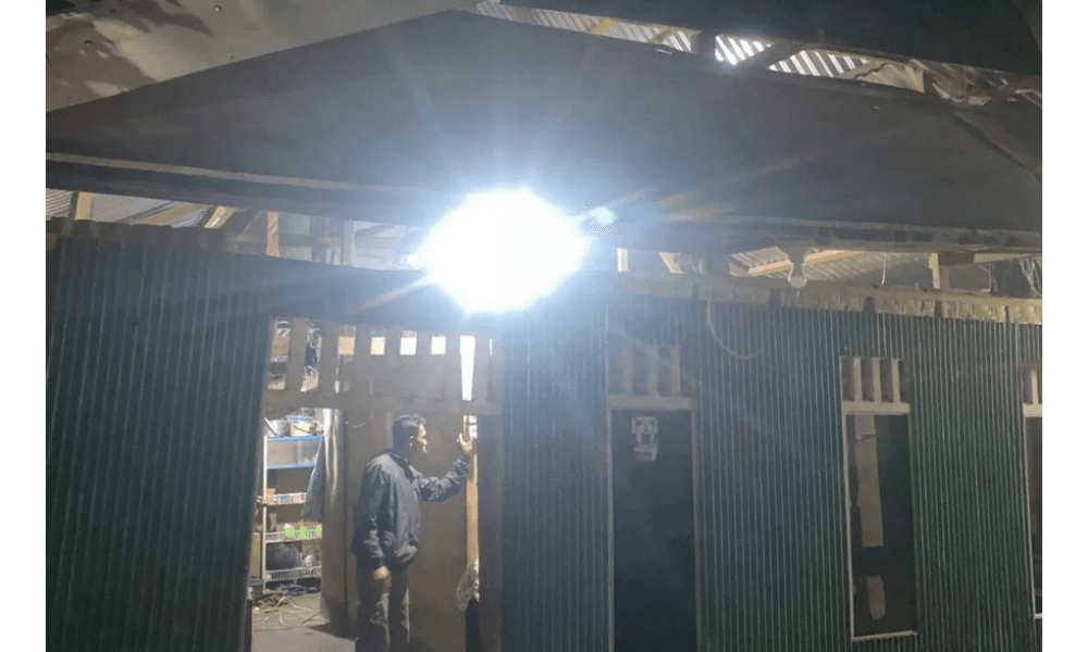 Pemprov Sulsel Salurkan Bantuan Listrik dan Energi Surya untuk Wilayah Terpencil dan Kepulauan