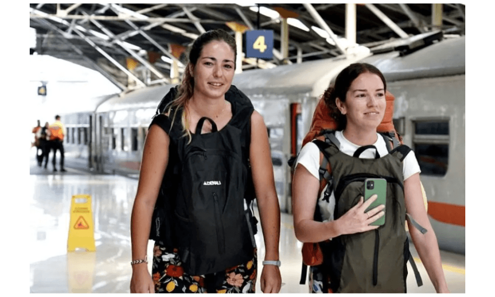 Penggunaan Kereta Api di Cirebon Meningkat, 21.760 Wisatawan Mancanegara Gunakan Layanan KAI Sepanjang 2025