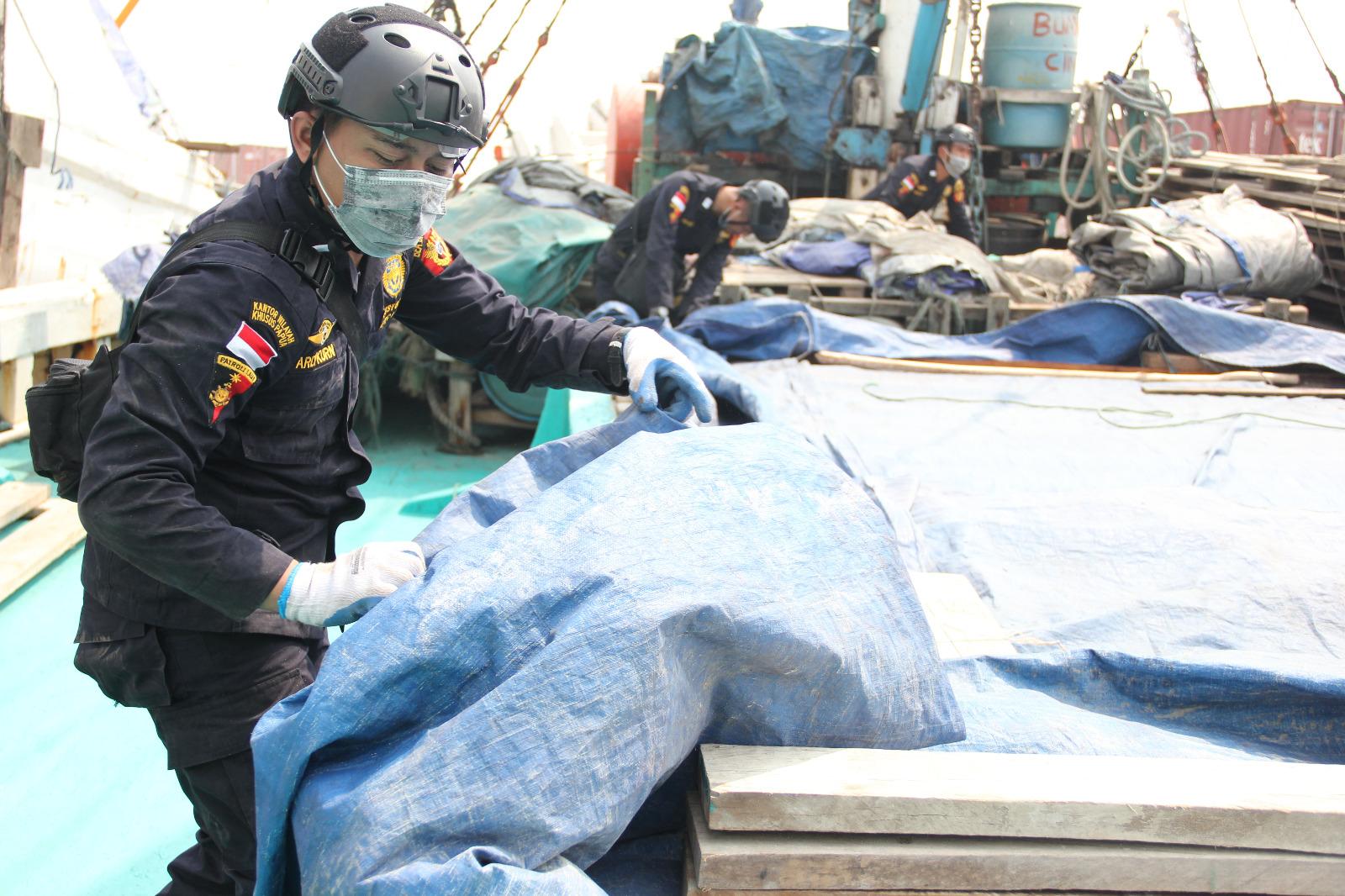 Kinerja Bea Cukai 2025: Pengawasan Ketat, Penindakan Narkotika Intensif, Penerimaan Negara Terjaga