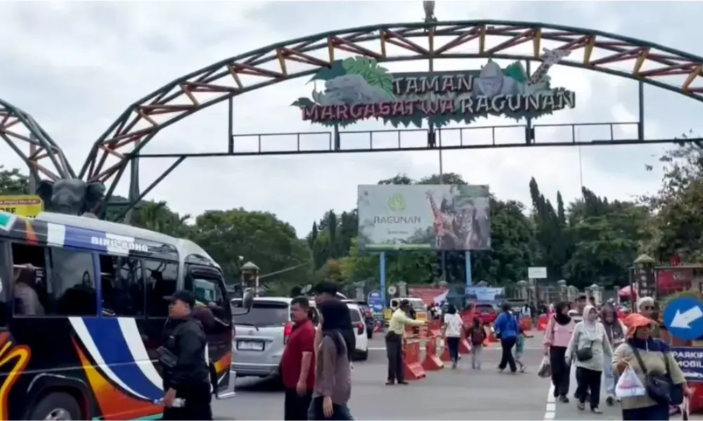 Antisipasi Kepadatan Saat Tutup Operasional, Polisi Buka Semua Pintu Taman Margasatwa Ragunan