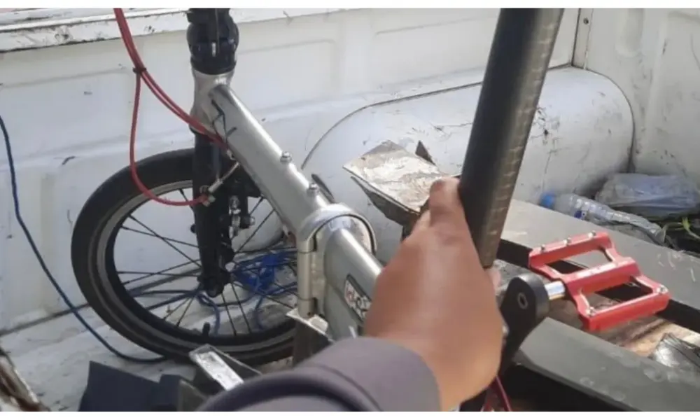 Polisi Selidiki Kecelakaan Mobil Listrik dan Pesepeda di Depan Halte Bendungan Hilir, Jaksel