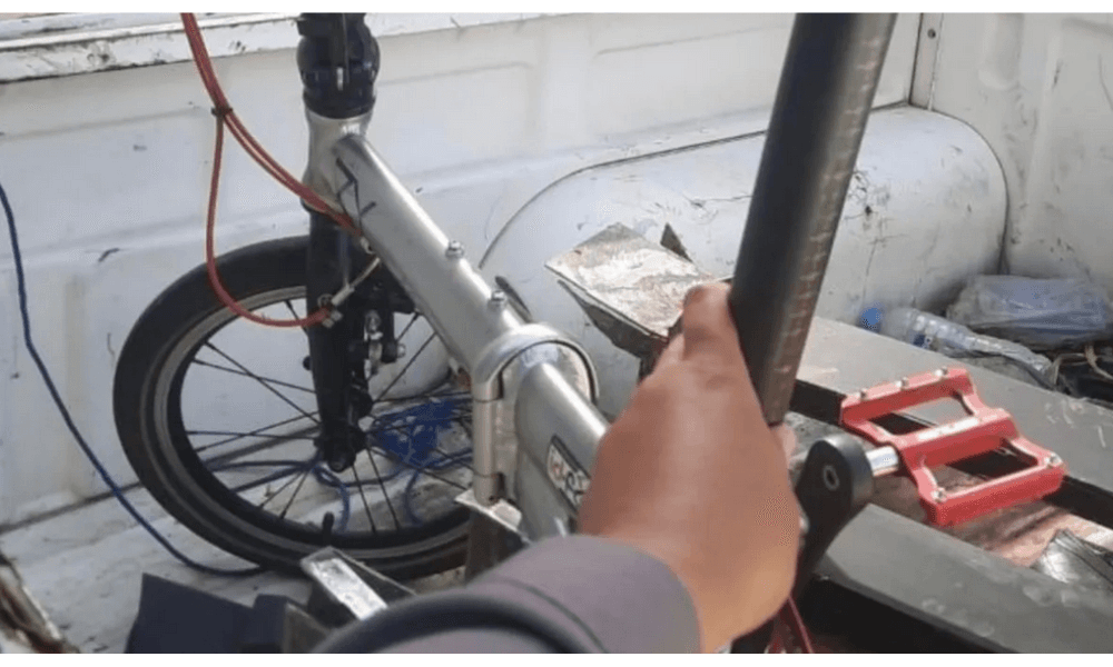 Polisi Selidiki Kecelakaan Mobil Listrik dan Pesepeda di Depan Halte Bendungan Hilir, Jaksel