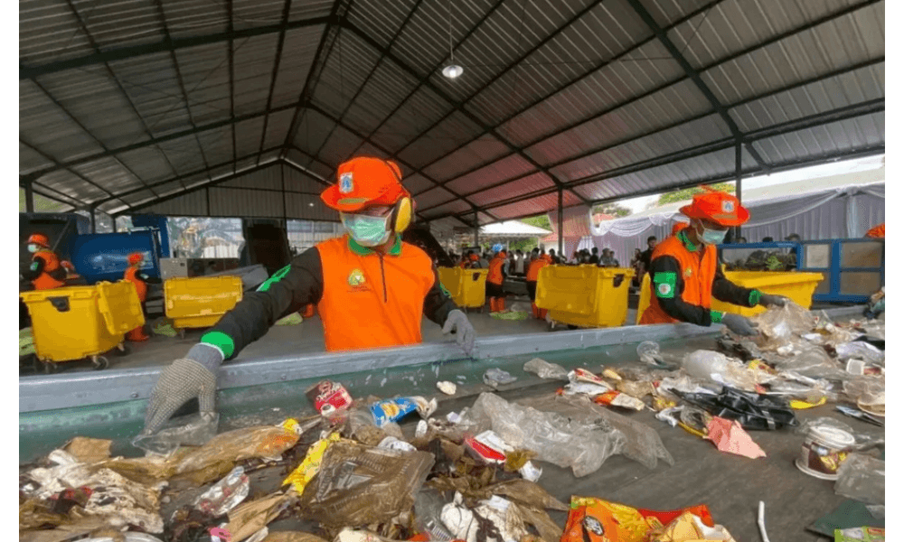 Sudin LH Jakarta Selatan Angkut 14,5 Ton Sampah Tahun Baru untuk Didaur Ulang dan Kompos