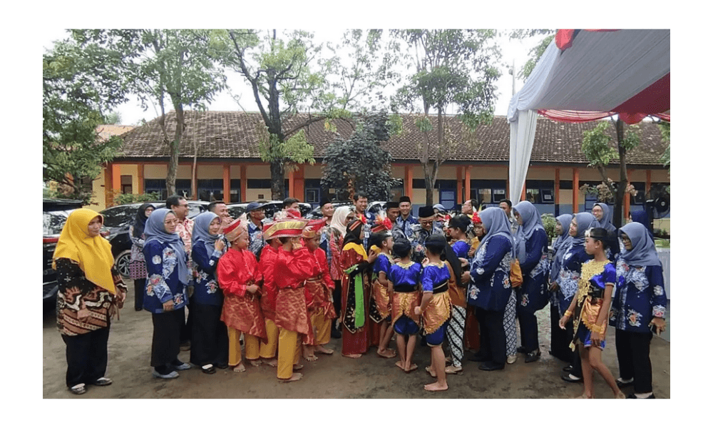 2026, Kemendikdasmen Siapkan Beasiswa S1 untuk 150.000 Guru dan Wajibkan Bahasa Inggris Mulai Kelas 3 SD