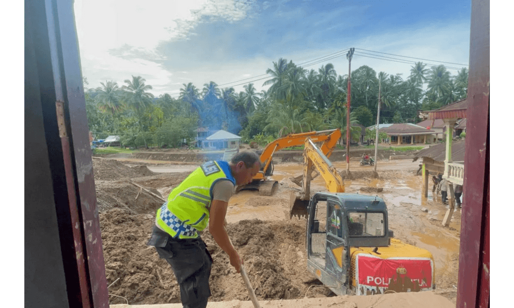 Polri Kerahkan 86 Alat Berat di Sumatera, Percepat Pemulihan Pascabencana Banjir dan Longsor