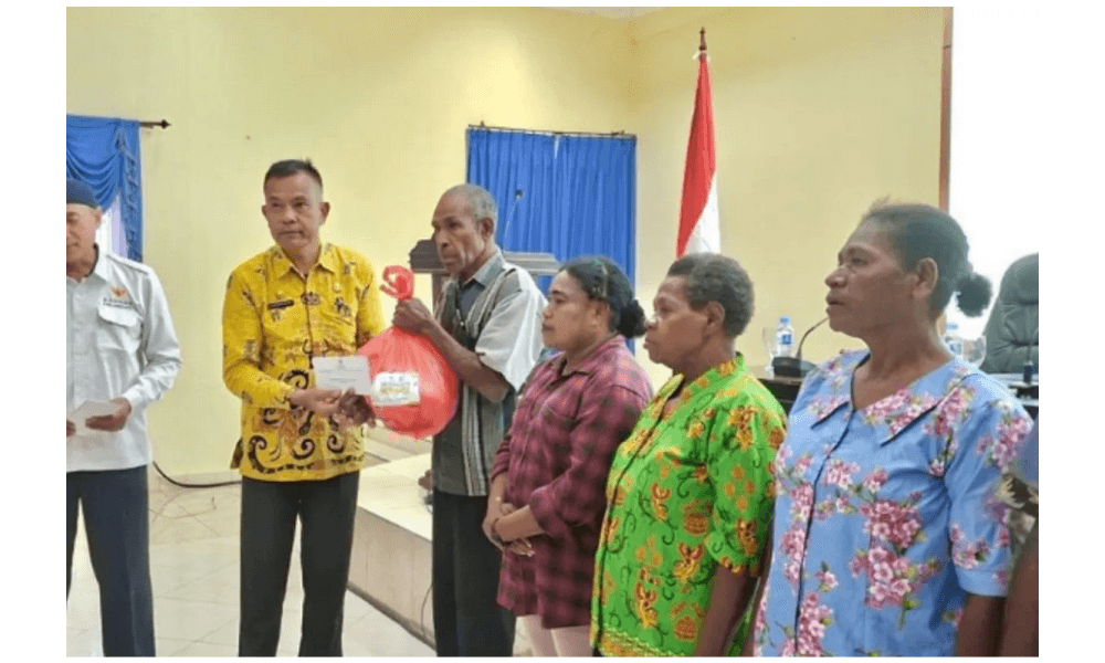 Baznas Jayapura Salurkan Bantuan Sembako dan Uang Tunai untuk 168 Orang Asli Papua