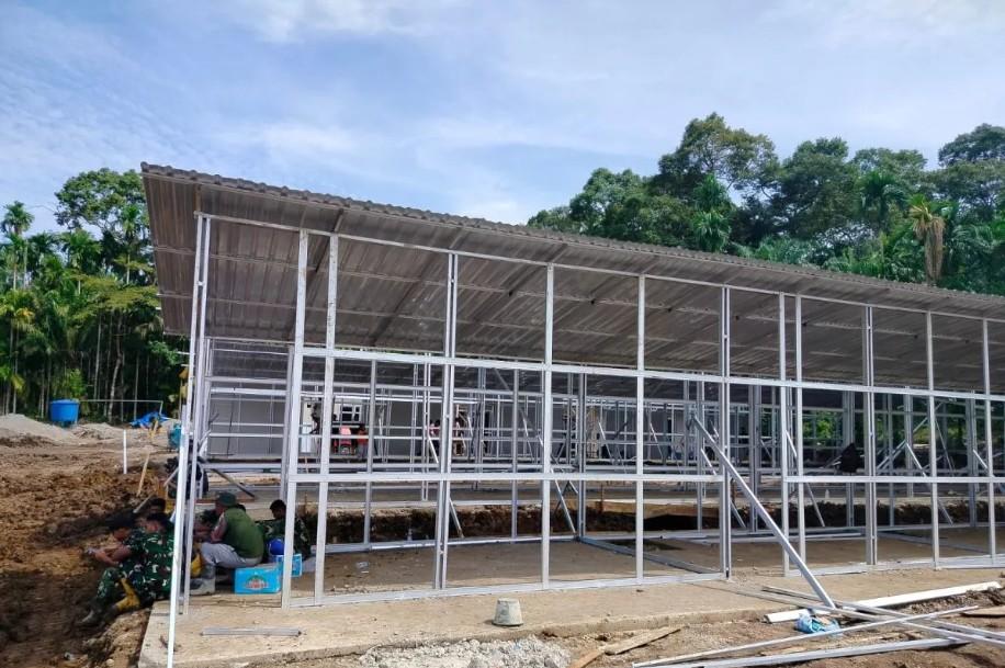 TNI Kerahkan 100 Personel untuk Percepat Pembangunan Hunian Sementara Korban Banjir Bandang di Agam